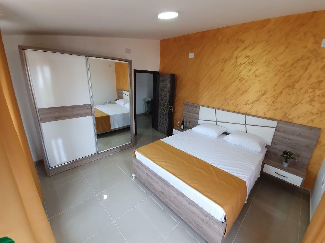 Apartments Melbourne Улцинь Екстер'єр фото