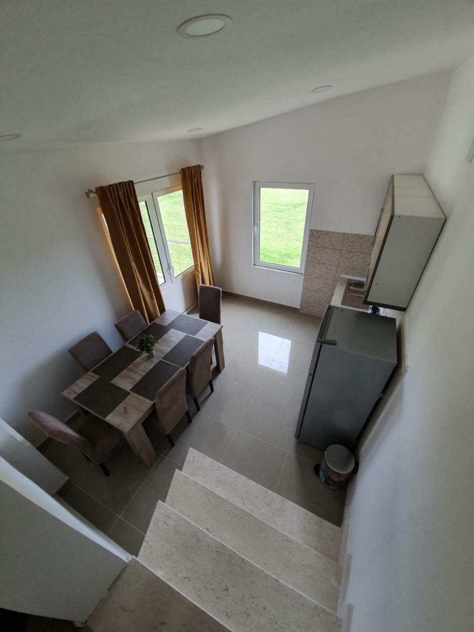 Apartments Melbourne Улцинь Екстер'єр фото