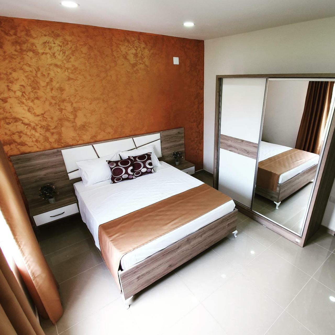 Apartments Melbourne Улцинь Екстер'єр фото