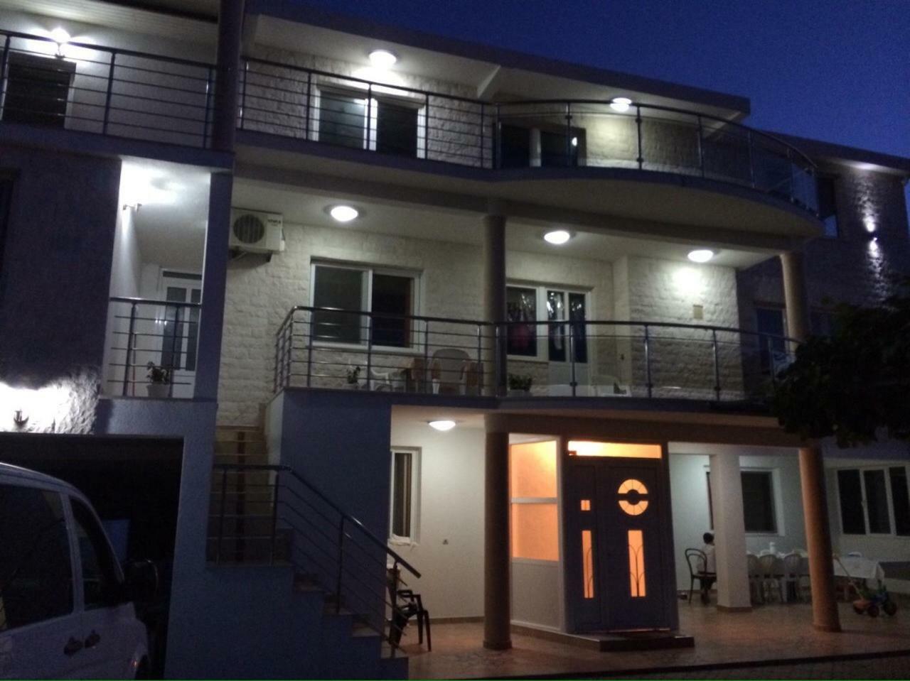 Apartments Melbourne Улцинь Екстер'єр фото