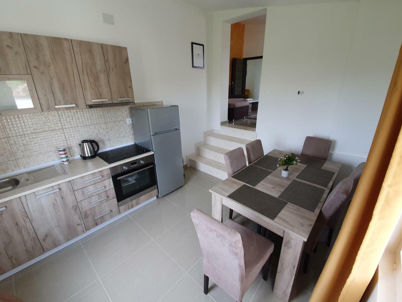 Apartments Melbourne Улцинь Екстер'єр фото