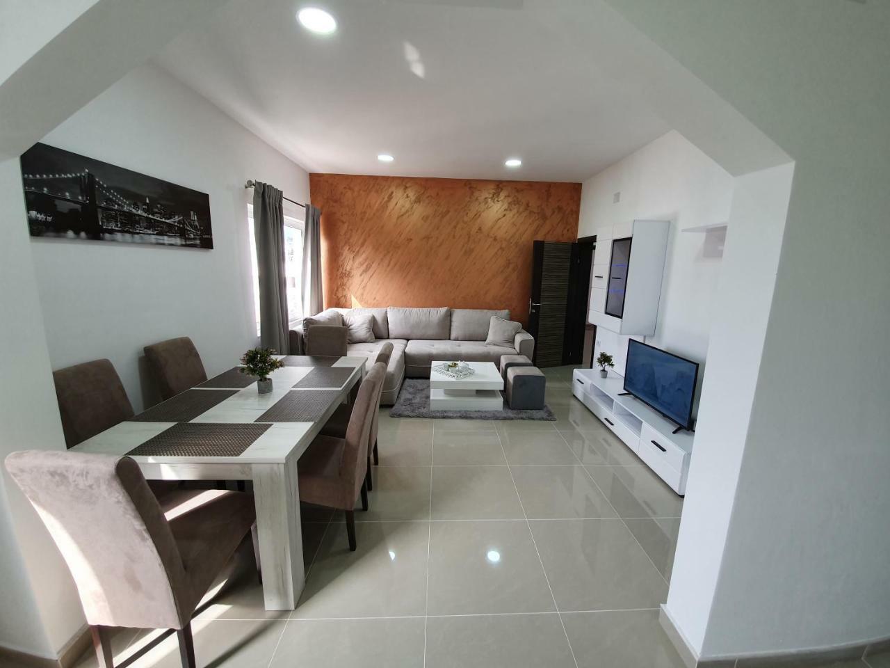 Apartments Melbourne Улцинь Екстер'єр фото