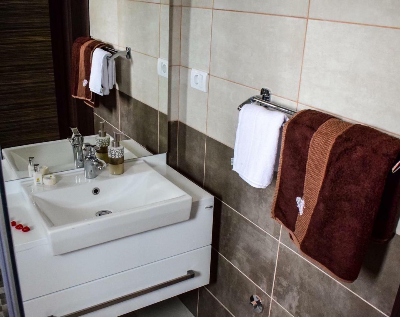 Apartments Melbourne Улцинь Екстер'єр фото