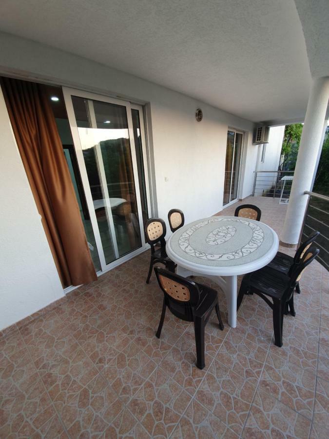 Apartments Melbourne Улцинь Екстер'єр фото